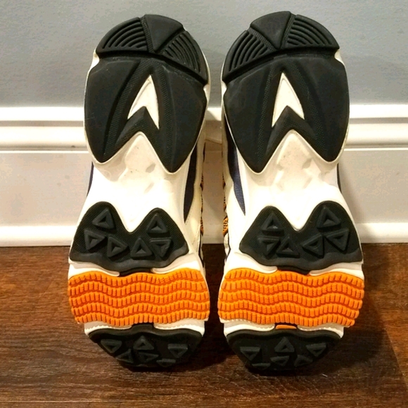 PRICE⬇️ADIDAS VINDICATORS 7.5 - Picture 4 of 14